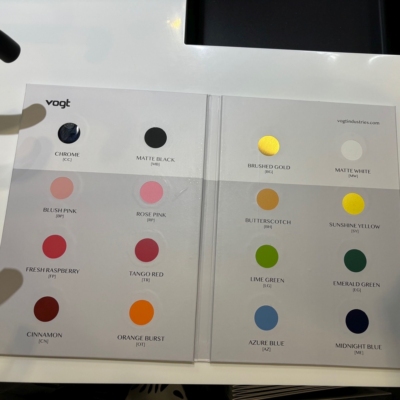 Trends we noticed at @idsvancouver COLOUR! People are expanding their palettes and playing with colour in a way we haven't seen in years. What's the boldest colour you've ever used in your home? What about your wardrobe?
#color2024 #color2025 #ColorTrends2024 #maximalism #maximalistinteriors #maximalistdecor #orange