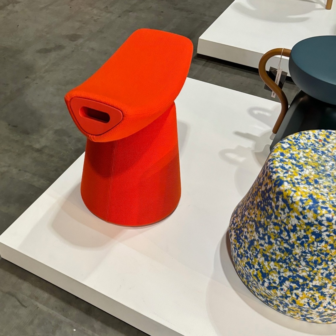 Trends we noticed at @idsvancouver COLOUR! People are expanding their palettes and playing with colour in a way we haven't seen in years. What's the boldest colour you've ever used in your home? What about your wardrobe?
#color2024 #color2025 #ColorTrends2024 #maximalism #maximalistinteriors #maximalistdecor #orange