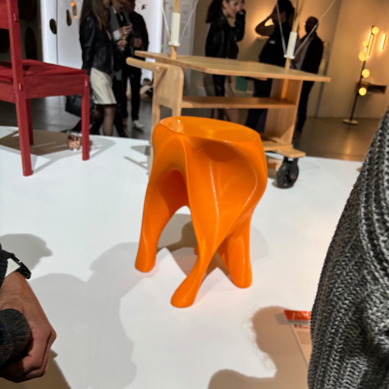 Trends we noticed at @idsvancouver COLOUR! People are expanding their palettes and playing with colour in a way we haven't seen in years. What's the boldest colour you've ever used in your home? What about your wardrobe?
#color2024 #color2025 #ColorTrends2024 #maximalism #maximalistinteriors #maximalistdecor #orange