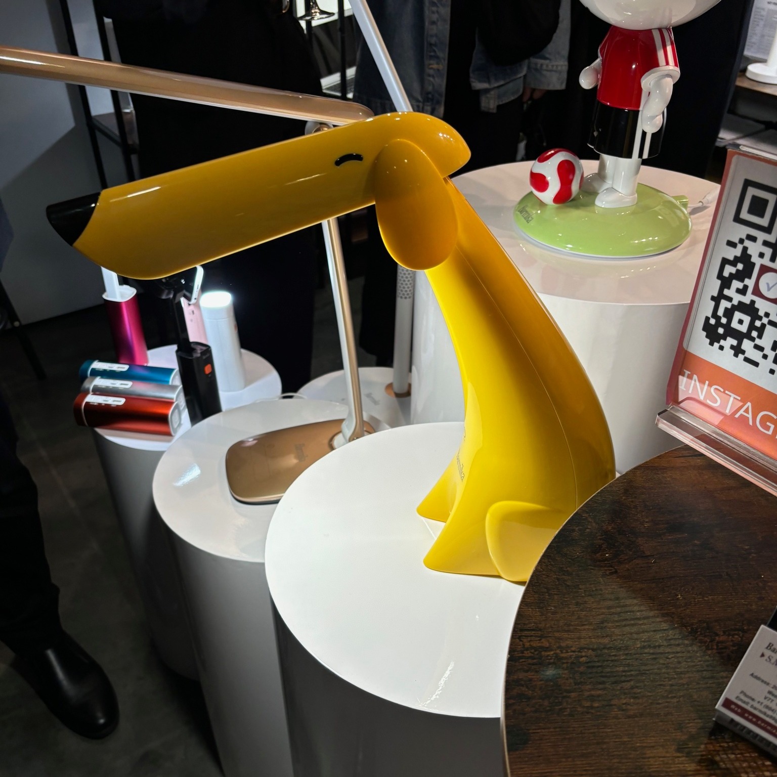 Trends we noticed at @idsvancouver COLOUR! People are expanding their palettes and playing with colour in a way we haven't seen in years. What's the boldest colour you've ever used in your home? What about your wardrobe?
#color2024 #color2025 #ColorTrends2024 #maximalism #maximalistinteriors #maximalistdecor #orange