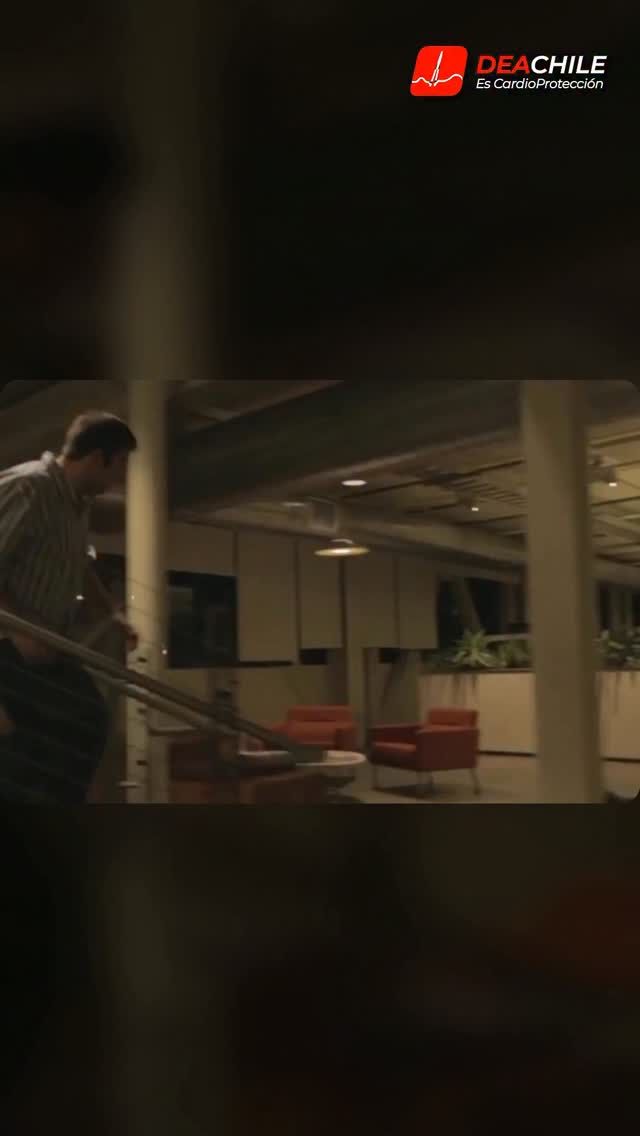 Si un vecino sufre un paro cardíaco en el hall de tu edificio, los primeros minutos no dependen de la ambulancia. Dependen de quienes están ahí.
Un desfibrilador accesible y una comunidad que sepa usarlo pueden marcar la diferencia y salvar una vida.
La ley no lo exige en edificios residenciales. Por eso, cardioproteger tu comunidad es una decisión de cuidado, no de cumplimiento.
📩 Pide más información o cotiza: contacto@deachile.cl
#Cardioprotección #DEA #Comunidades #Edificios #DEACHILE @zollpublicsafety