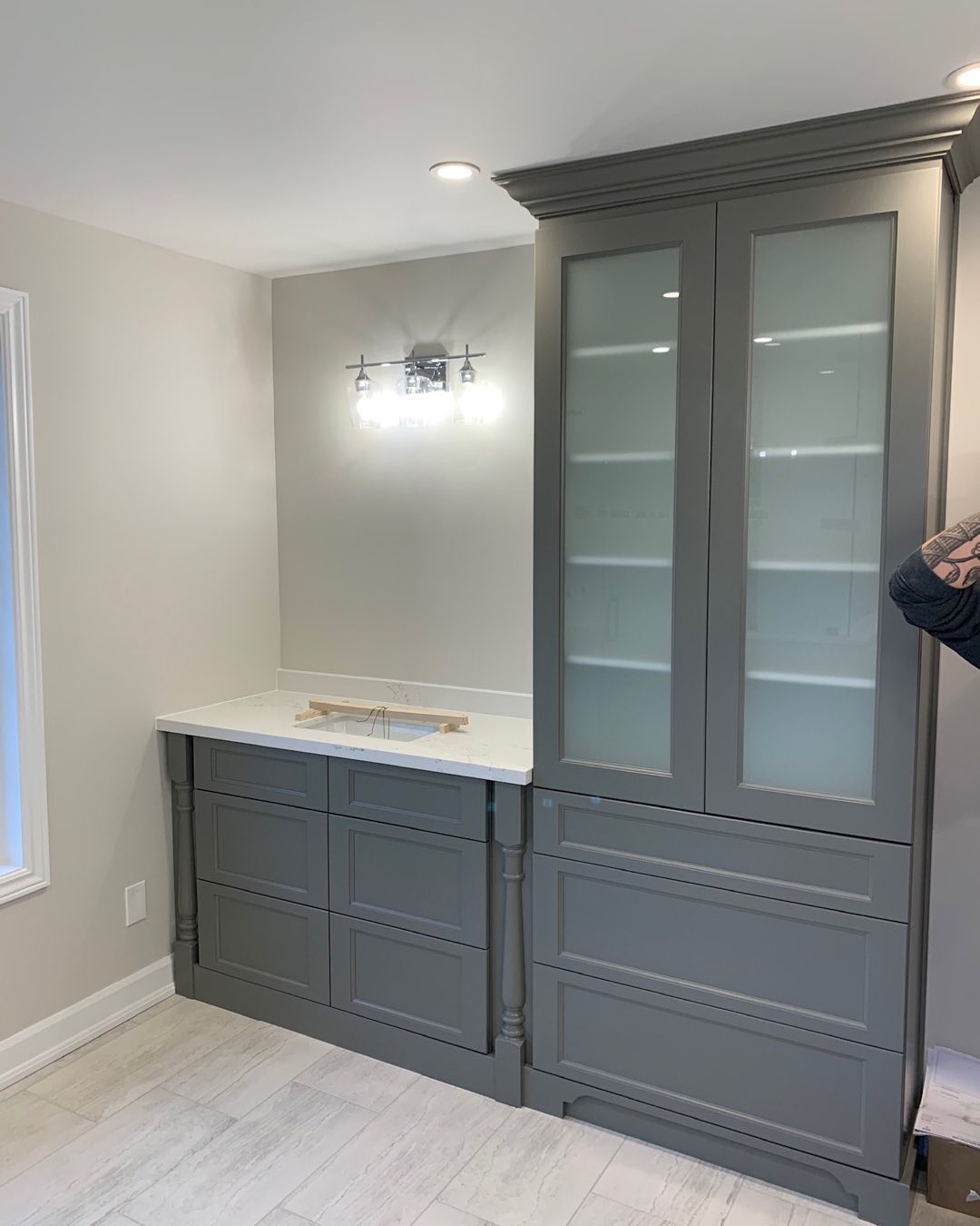 Countertop: Hanstone Yorkville
Cabinet Profile: Georgian
Cabinet Colour: Dolphin Grey
#bathroom #bathroomdesign #vanity #linentower #goodmorning #hanstone #hanstonecanada