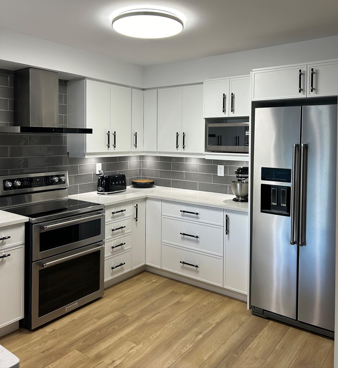 We like the “after” pictures better!!
#shaker #whitekitchen #hanstonequartz #kitchenremodel #kitchenupgrade