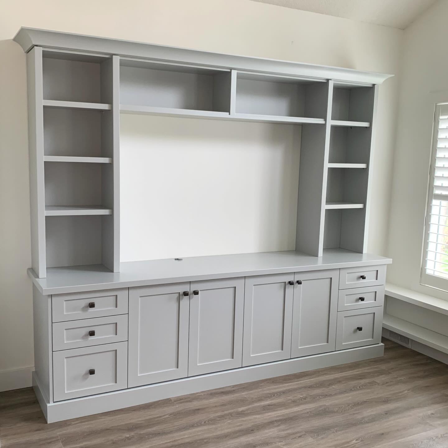 Media Built In. Perfect fit!
Door Style: Shaker
Cabinet Colour: BM Stonington Gray
#wallunit #customcabinets #shakercabinets l