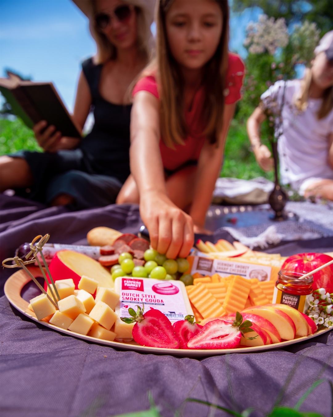 Reach for clean eats 🧀🥩
When you're building the perfect charcuterie board, reach for snacks made with intention.
Farmers Market Foods products are crafted without antibiotics, without nitrates and with low sugar, so you can enjoy bold, satisfying flavor without the extras you don't want.
Click the link in our bio and explore more ingredients you feel good reaching for!
#FarmersMarketFoods #CleanEats #SummerSausage #PremiumWisconsinCheese #Charcuterie #SnackwithIntention