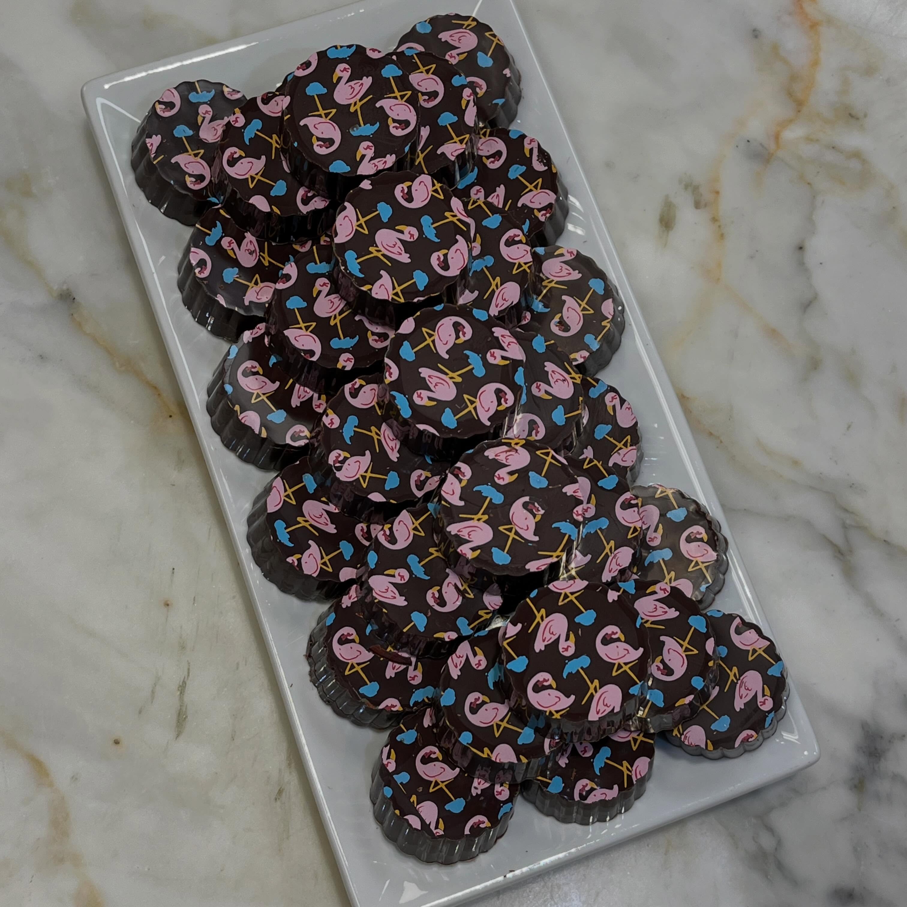 Be sure to stop in for our seasonal 🌶️ 🍍 Spicy Pineapple Tequila Truffle 🌶️ 🍍
This white chocolate ganache mixed with cayenne, pineapple, and a dash of tequila all wrapped in a dark chocolate shell is bound to transport you to a sunny beach 🏖️
#spicypineapple #pineapplechocolate #stargazerfinechocolates #artisanchocolate #denverchocolate